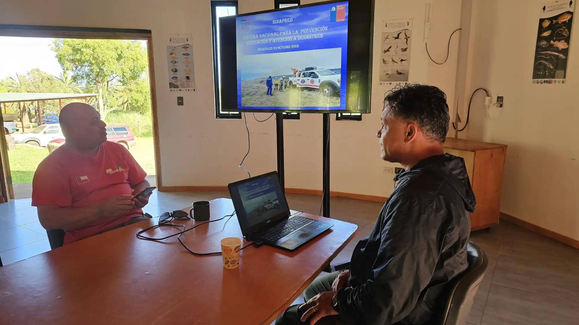 Autoridades de Rapa Nui discutiendo