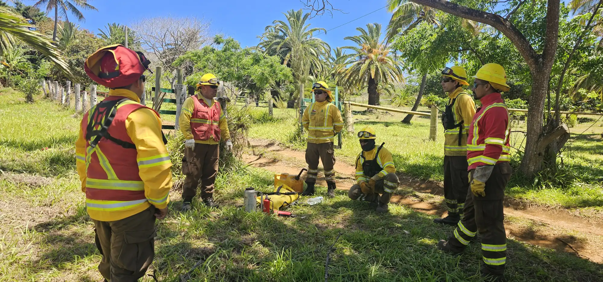 Ejercicio de quema controlada de CONAF Rapa Nui