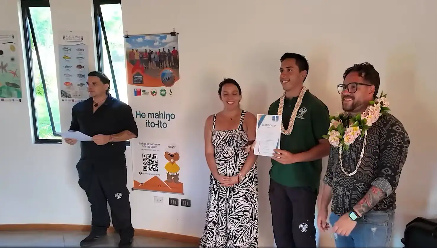 Capacitación práctica con drones en el auditorio de CONAF